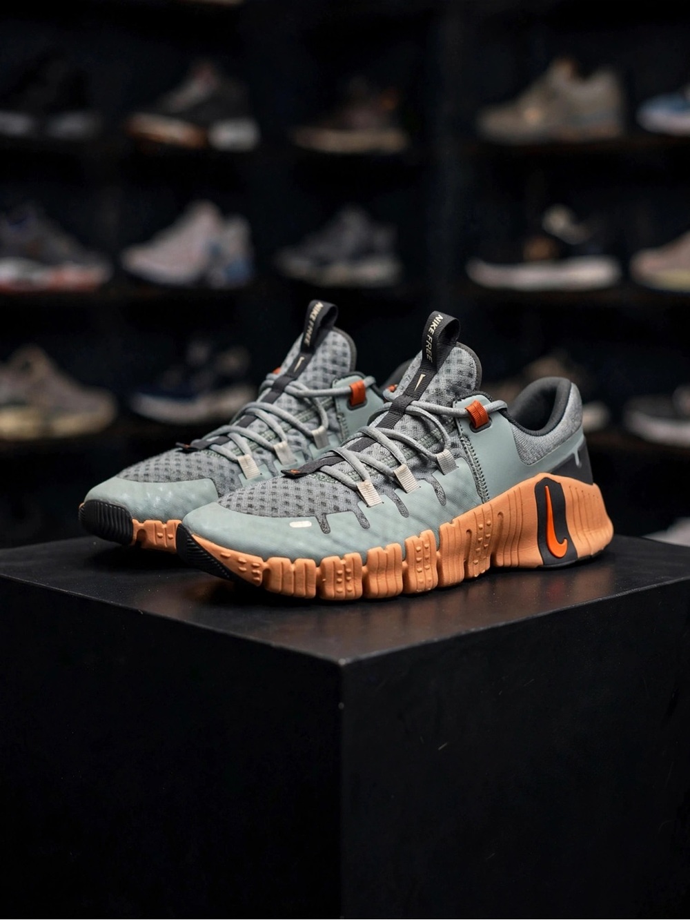 Nike Free Metcon 5 'Mica Green Campfire Orange' (2022)